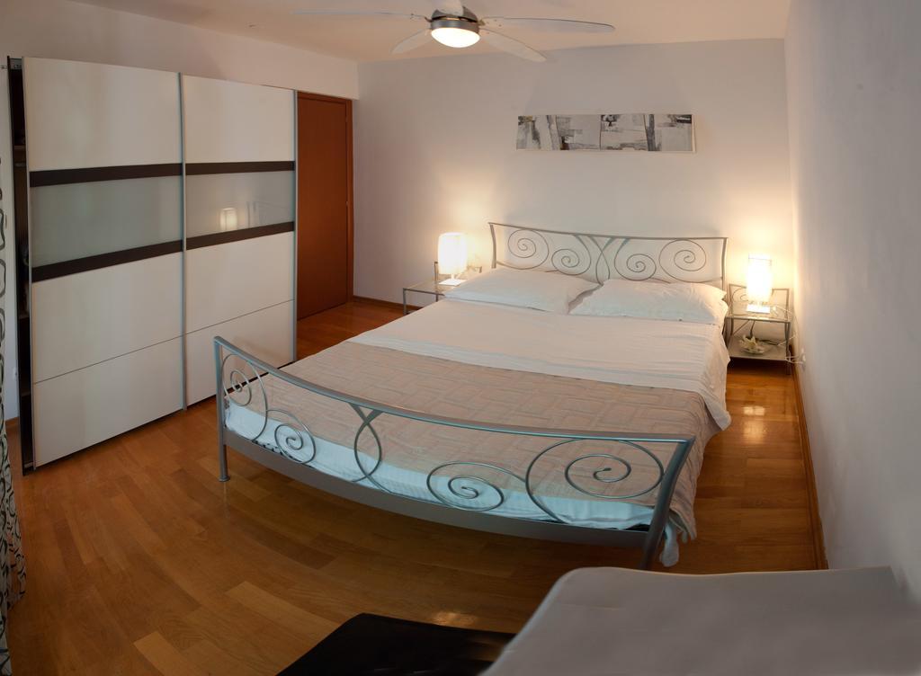 Residence Apartments Anamaria Подстрана Екстериор снимка