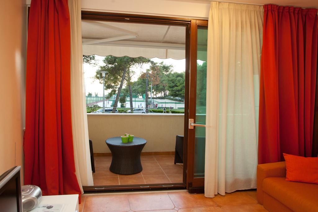 Residence Apartments Anamaria Подстрана Екстериор снимка