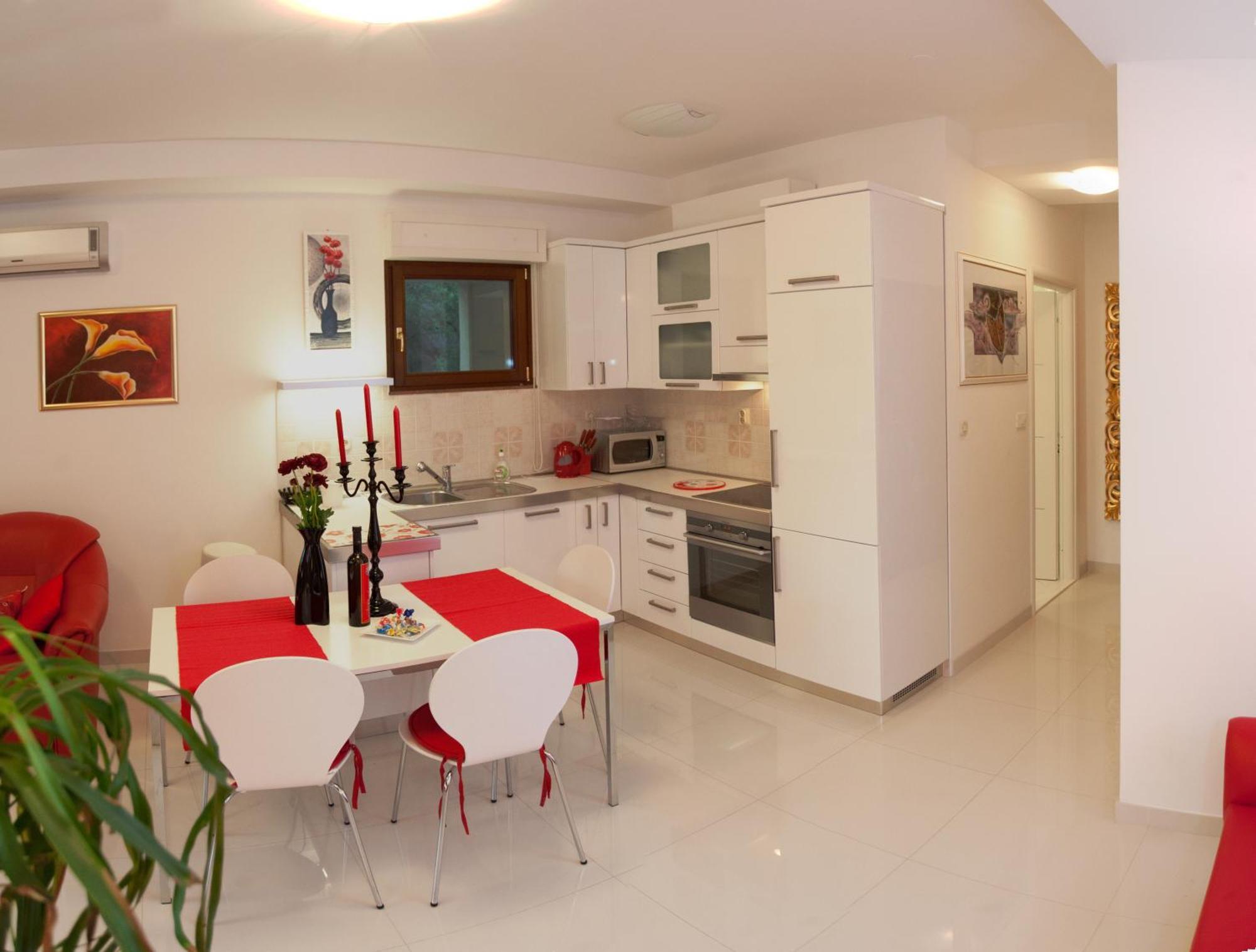 Residence Apartments Anamaria Подстрана Екстериор снимка