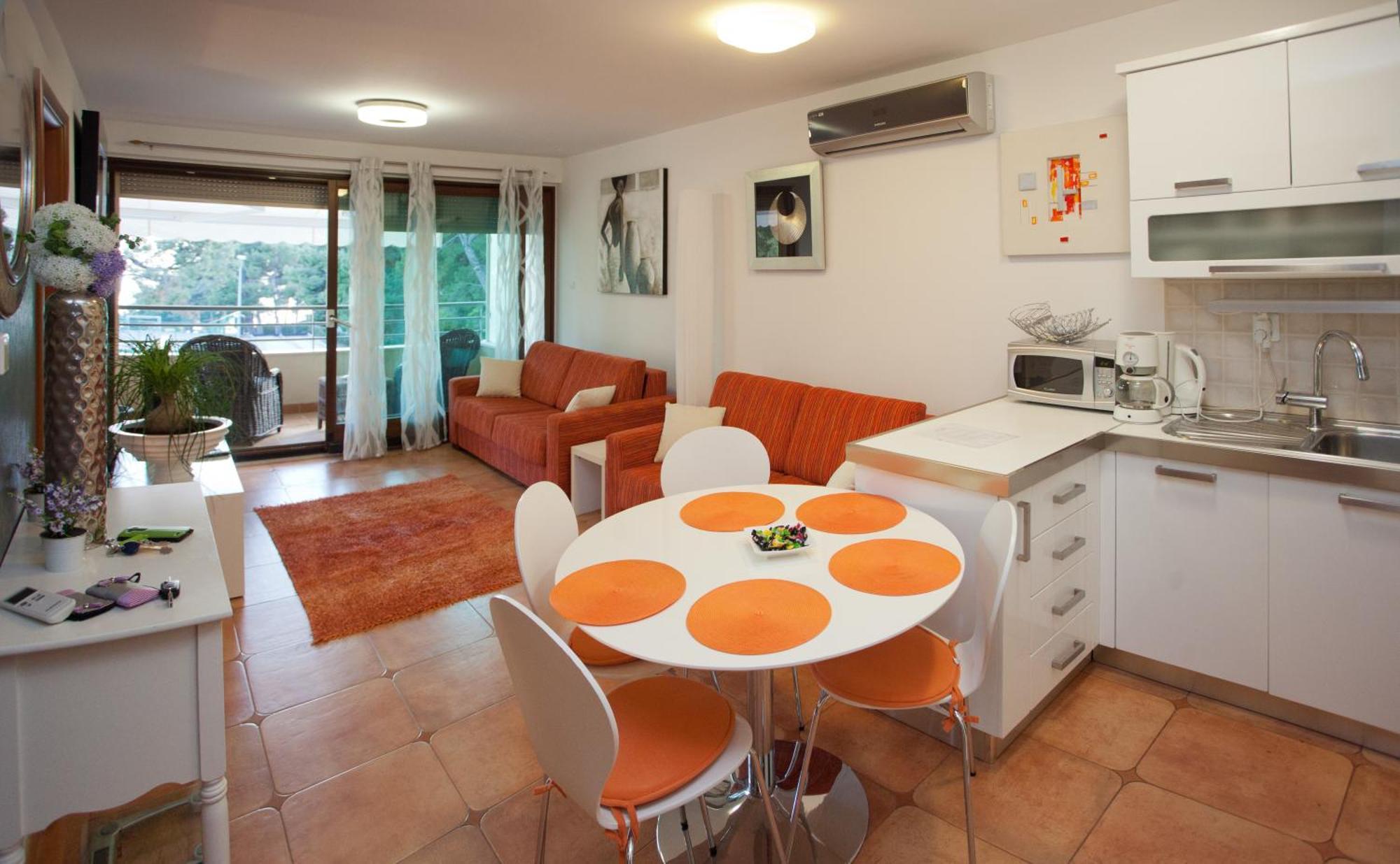 Residence Apartments Anamaria Подстрана Стая снимка