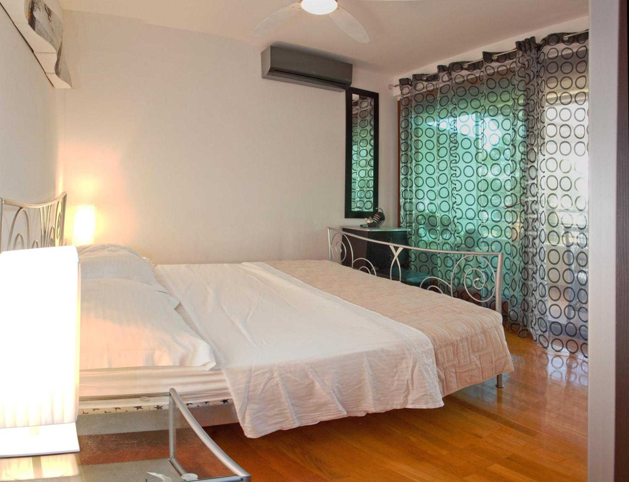 Residence Apartments Anamaria Подстрана Стая снимка