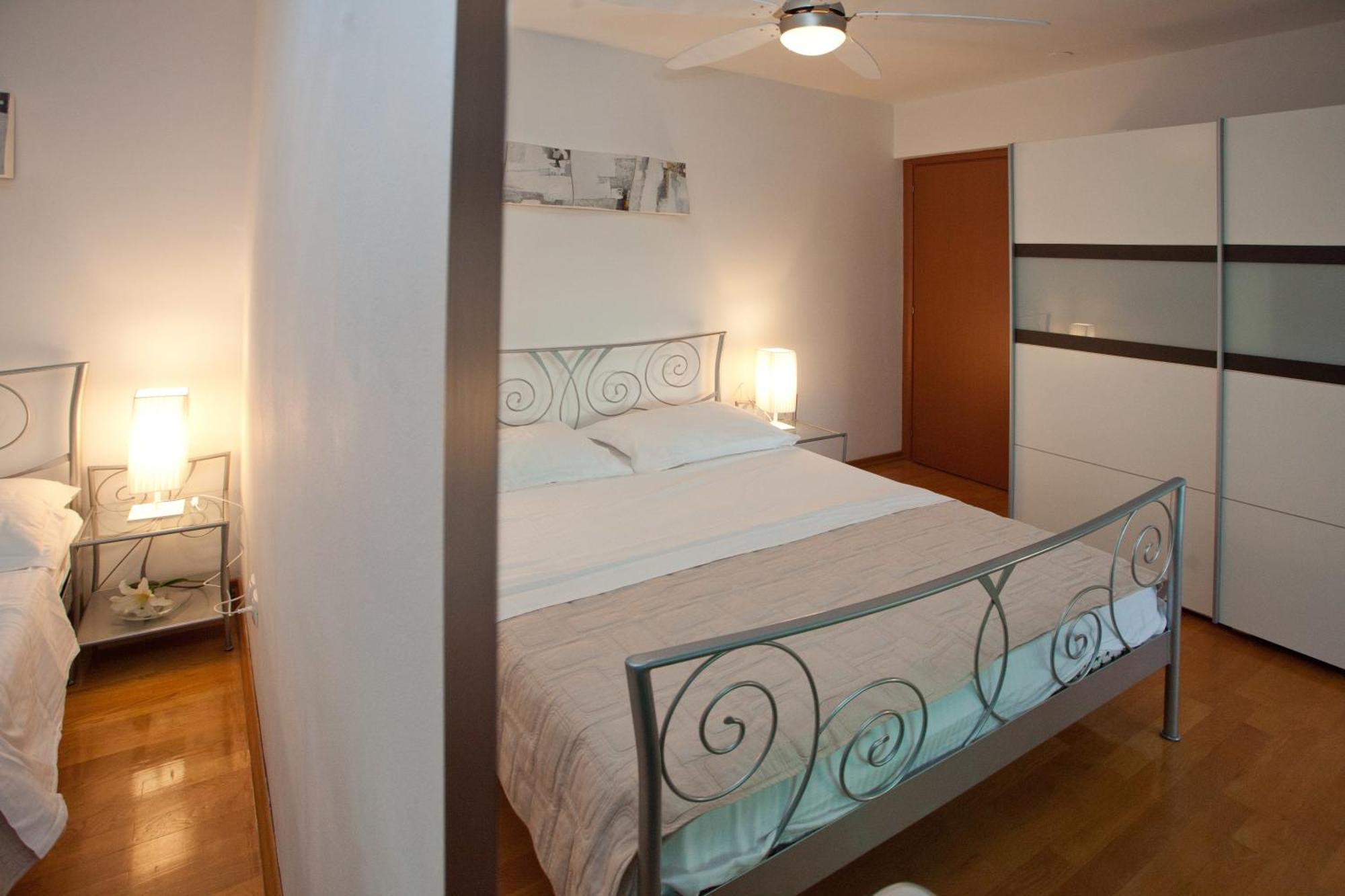 Residence Apartments Anamaria Подстрана Стая снимка